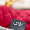 Omlet etiqueta en una manta roja Luxury para perros y gatos