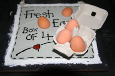 3 huevos hinchables en la caja y el cuarto puesto en Good uso.