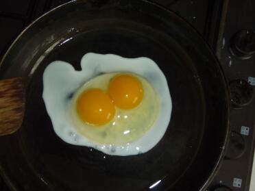 Dos huevos en uno, ¡no me extraña que fuera grande!