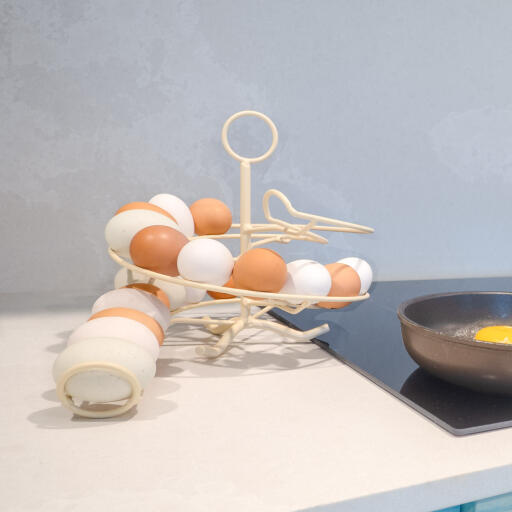 Soporte para huevos de gallina en crema en una cocina